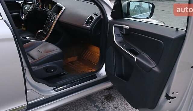 Сірий Вольво ХС60, об'ємом двигуна 2 л та пробігом 244 тис. км за 14200 $, фото 16 на Automoto.ua