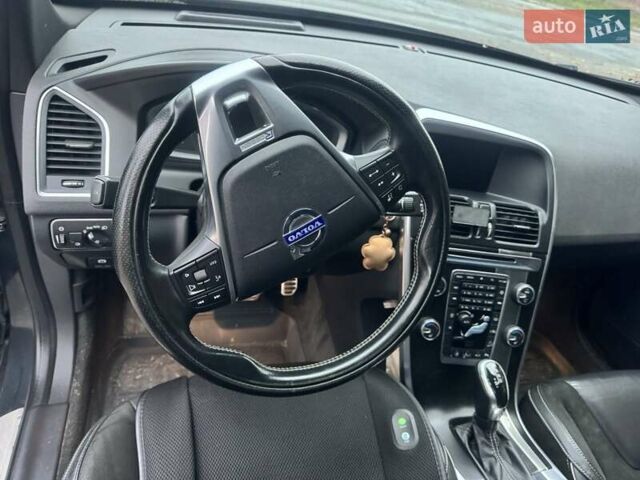 Вольво ХС60 2014 в Полонном на Automoto.ua Серый Вольво ХС60, объемом двигателя 2.4 л и пробегом 319 тыс. км за 16344 $, фото 10 на Automoto.ua