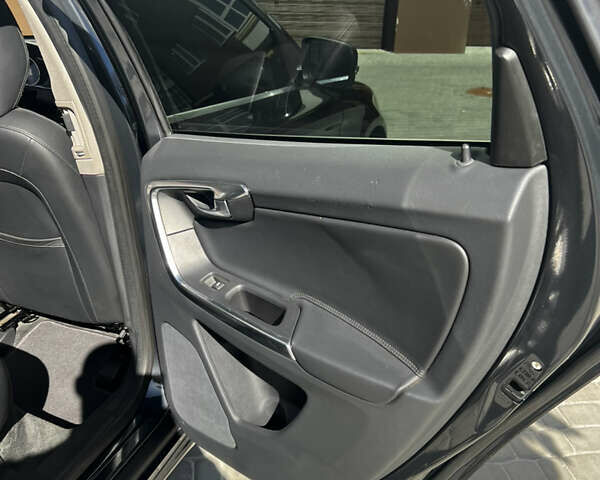 Сірий Вольво ХС60, об'ємом двигуна 1.97 л та пробігом 185 тис. км за 15600 $, фото 17 на Automoto.ua