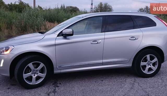 Сірий Вольво ХС60, об'ємом двигуна 2 л та пробігом 244 тис. км за 14200 $, фото 9 на Automoto.ua