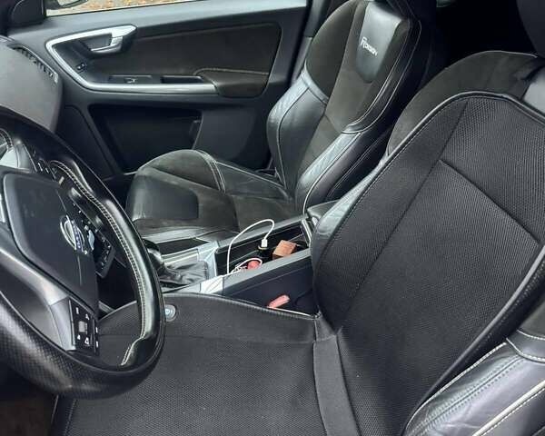 Вольво ХС60 2014 в Полонном на Automoto.ua Серый Вольво ХС60, объемом двигателя 2.4 л и пробегом 319 тыс. км за 16344 $, фото 21 на Automoto.ua