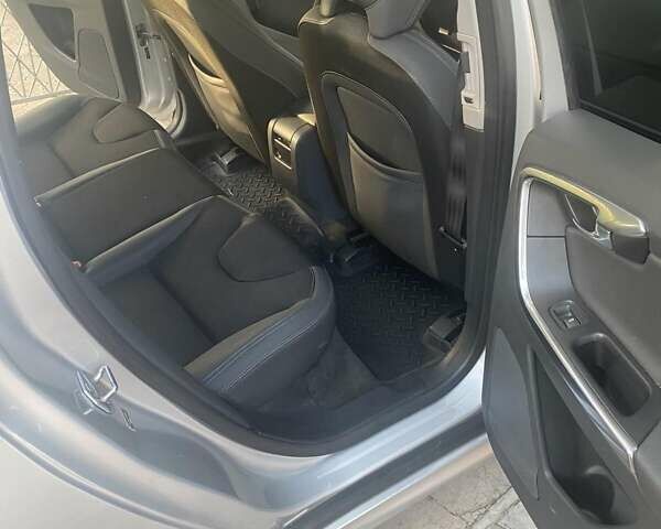 Серый Вольво ХС60, объемом двигателя 2.5 л и пробегом 184 тыс. км за 16500 $, фото 5 на Automoto.ua