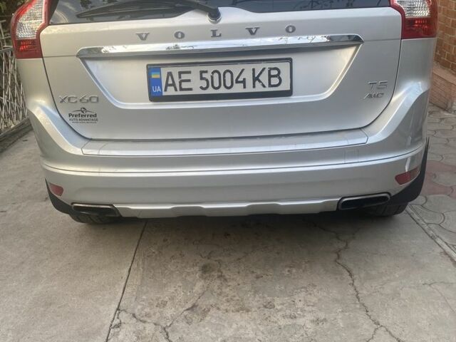Сірий Вольво ХС60, об'ємом двигуна 2.5 л та пробігом 270 тис. км за 17409 $, фото 3 на Automoto.ua