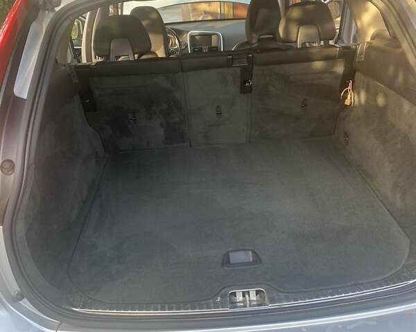 Серый Вольво ХС60, объемом двигателя 2.5 л и пробегом 184 тыс. км за 16500 $, фото 6 на Automoto.ua