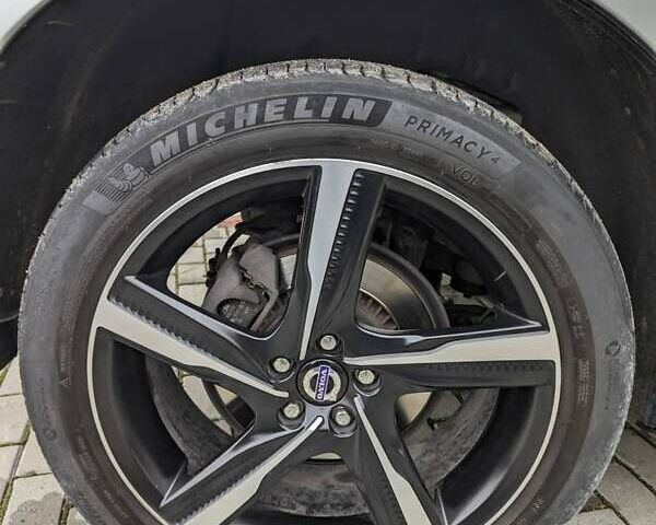 Серый Вольво ХС60, объемом двигателя 2.4 л и пробегом 275 тыс. км за 23000 $, фото 29 на Automoto.ua