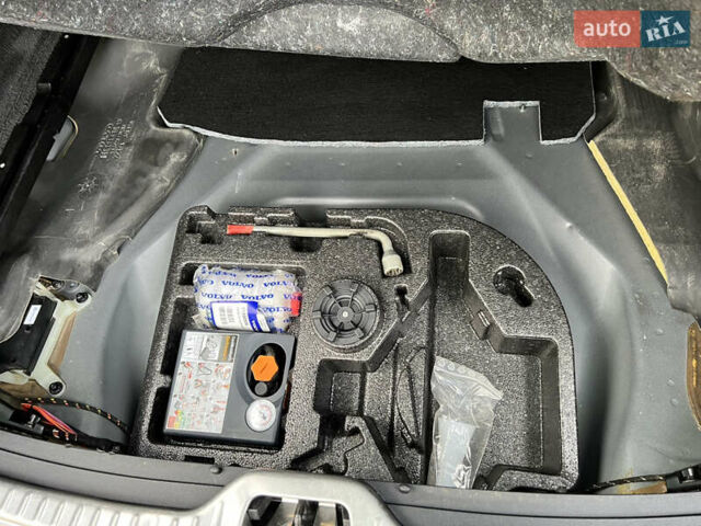 Серый Вольво ХС60, объемом двигателя 2.4 л и пробегом 215 тыс. км за 19900 $, фото 46 на Automoto.ua