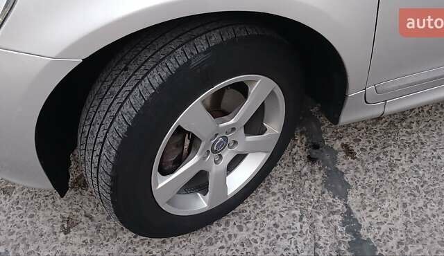 Сірий Вольво ХС60, об'ємом двигуна 2 л та пробігом 244 тис. км за 14200 $, фото 12 на Automoto.ua