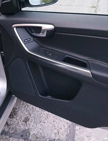 Сірий Вольво ХС60, об'ємом двигуна 2 л та пробігом 244 тис. км за 14200 $, фото 5 на Automoto.ua