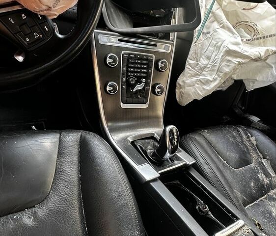 Сірий Вольво ХС60, об'ємом двигуна 0 л та пробігом 200 тис. км за 5200 $, фото 6 на Automoto.ua
