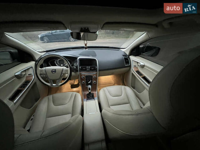 Вольво ХС60 2015 в Луцке на Automoto.ua Серый Вольво ХС60, объемом двигателя 2 л и пробегом 238 тыс. км за 15290 $, фото 2 на Automoto.ua