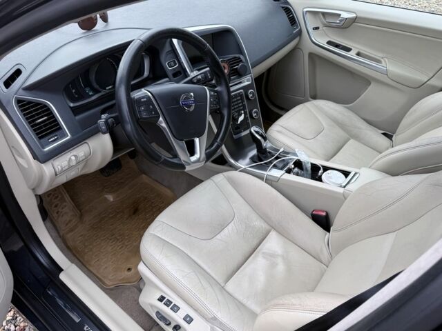 Серый Вольво ХС60, объемом двигателя 2 л и пробегом 205 тыс. км за 14950 $, фото 4 на Automoto.ua