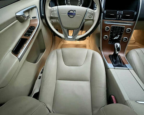 Вольво ХС60 2015 в Луцке на Automoto.ua Серый Вольво ХС60, объемом двигателя 2 л и пробегом 238 тыс. км за 15290 $, фото 20 на Automoto.ua