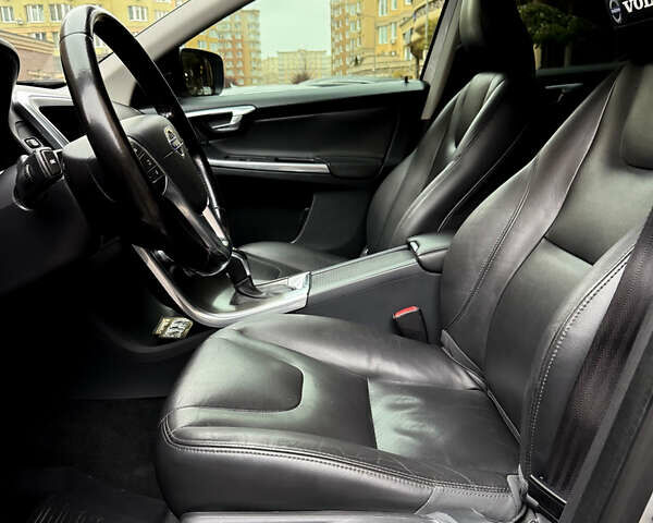 Сірий Вольво ХС60, об'ємом двигуна 1.97 л та пробігом 77 тис. км за 16700 $, фото 9 на Automoto.ua