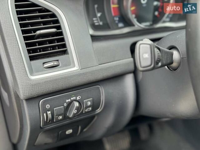 Серый Вольво ХС60, объемом двигателя 2.5 л и пробегом 108 тыс. км за 15700 $, фото 33 на Automoto.ua
