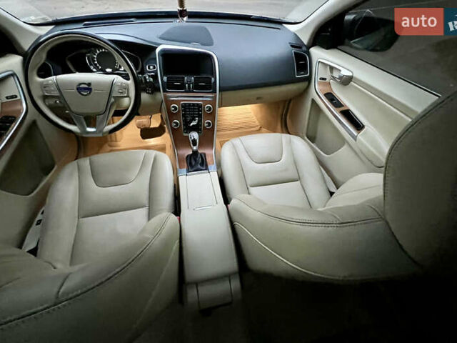 Вольво ХС60 2015 в Луцке на Automoto.ua Серый Вольво ХС60, объемом двигателя 2 л и пробегом 238 тыс. км за 15290 $, фото 19 на Automoto.ua