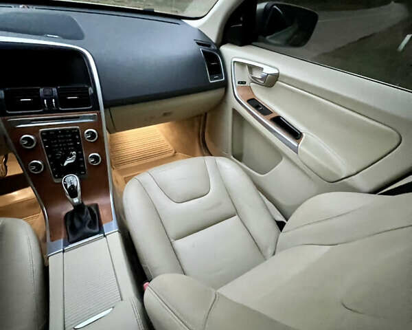 Вольво ХС60 2015 в Луцке на Automoto.ua Серый Вольво ХС60, объемом двигателя 2 л и пробегом 238 тыс. км за 15290 $, фото 21 на Automoto.ua