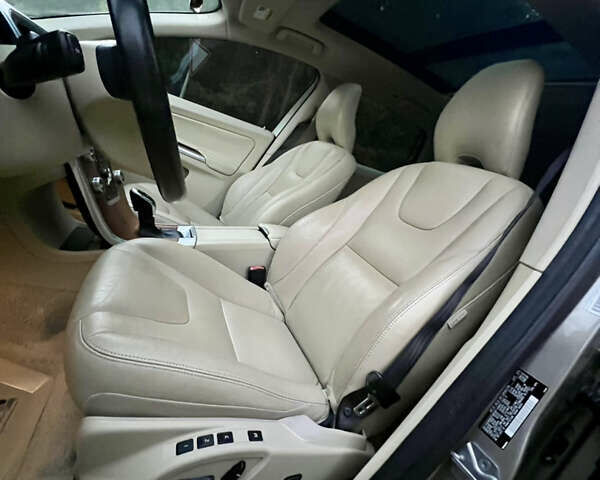 Вольво ХС60 2015 в Луцке на Automoto.ua Серый Вольво ХС60, объемом двигателя 2 л и пробегом 238 тыс. км за 15290 $, фото 35 на Automoto.ua