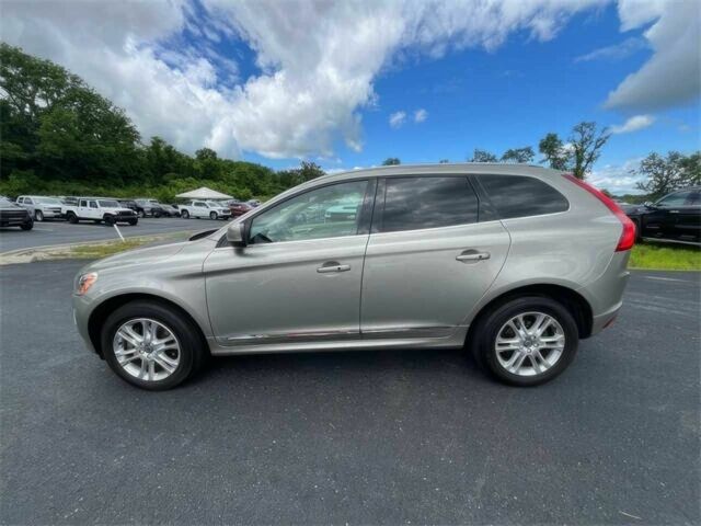 Серый Вольво ХС60, объемом двигателя 2.5 л и пробегом 76 тыс. км за 7400 $, фото 4 на Automoto.ua