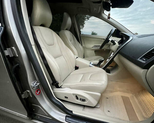 Вольво ХС60 2015 в Луцке на Automoto.ua Серый Вольво ХС60, объемом двигателя 2 л и пробегом 238 тыс. км за 15290 $, фото 42 на Automoto.ua