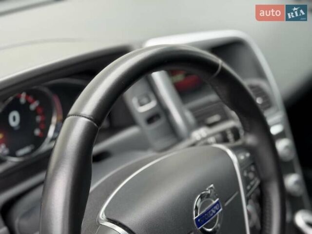 Серый Вольво ХС60, объемом двигателя 2.5 л и пробегом 108 тыс. км за 15700 $, фото 32 на Automoto.ua