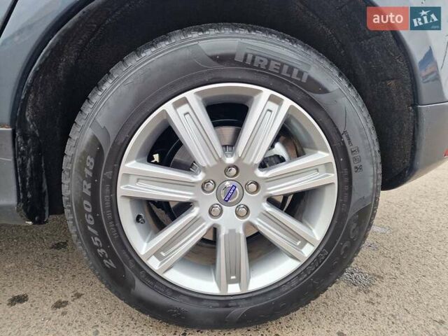 Серый Вольво ХС60, объемом двигателя 2.5 л и пробегом 210 тыс. км за 15900 $, фото 7 на Automoto.ua