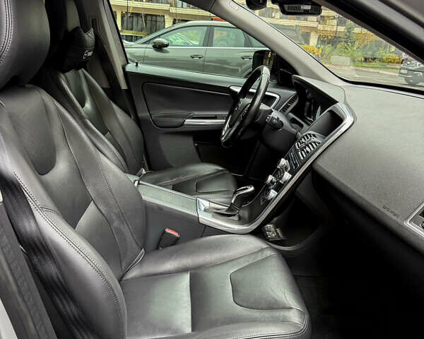 Сірий Вольво ХС60, об'ємом двигуна 1.97 л та пробігом 77 тис. км за 16700 $, фото 10 на Automoto.ua