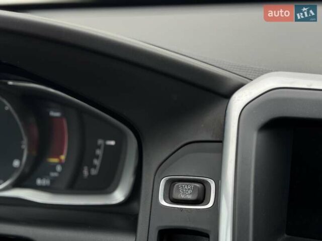 Серый Вольво ХС60, объемом двигателя 2.5 л и пробегом 108 тыс. км за 15700 $, фото 63 на Automoto.ua