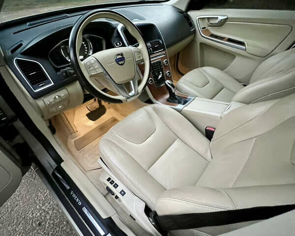 Вольво ХС60 2015 в Луцке на Automoto.ua Серый Вольво ХС60, объемом двигателя 2 л и пробегом 238 тыс. км за 15290 $, фото 34 на Automoto.ua