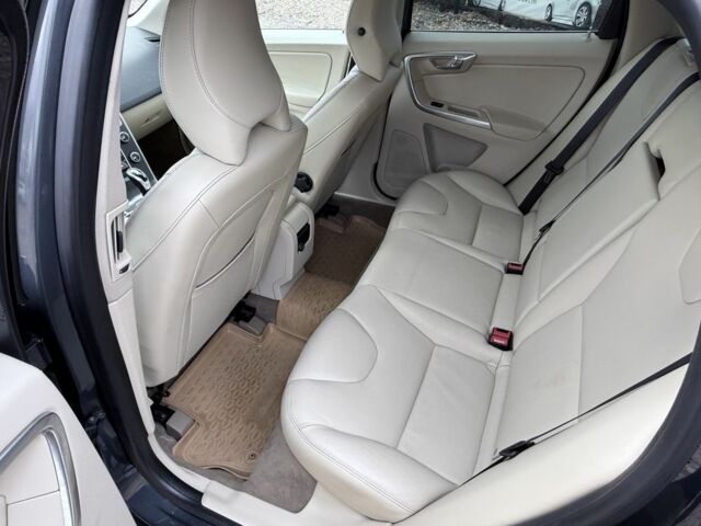 Серый Вольво ХС60, объемом двигателя 2 л и пробегом 205 тыс. км за 14950 $, фото 5 на Automoto.ua