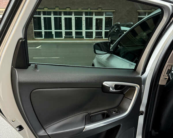 Сірий Вольво ХС60, об'ємом двигуна 1.97 л та пробігом 77 тис. км за 16700 $, фото 12 на Automoto.ua