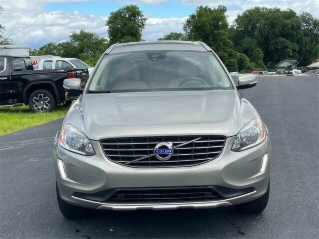 Серый Вольво ХС60, объемом двигателя 2.5 л и пробегом 76 тыс. км за 7400 $, фото 1 на Automoto.ua