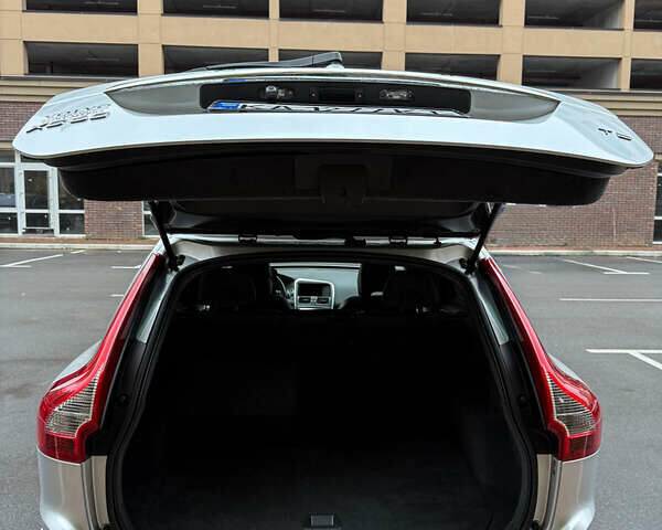 Сірий Вольво ХС60, об'ємом двигуна 1.97 л та пробігом 77 тис. км за 16700 $, фото 6 на Automoto.ua