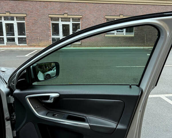 Сірий Вольво ХС60, об'ємом двигуна 1.97 л та пробігом 77 тис. км за 16700 $, фото 13 на Automoto.ua