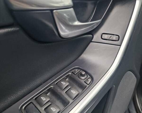 Серый Вольво ХС60, объемом двигателя 2.5 л и пробегом 210 тыс. км за 15900 $, фото 19 на Automoto.ua