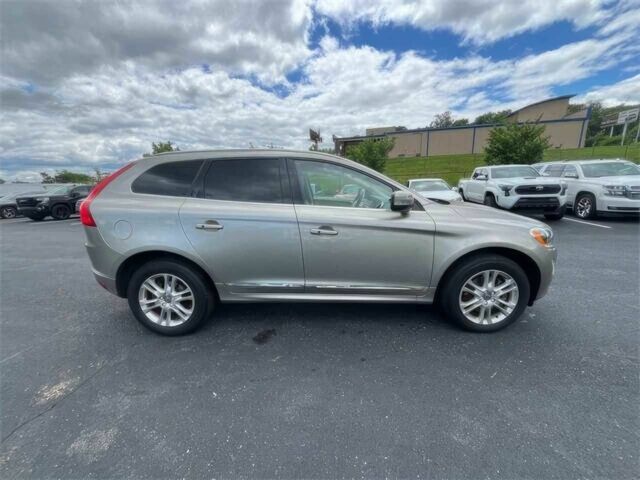 Серый Вольво ХС60, объемом двигателя 2.5 л и пробегом 76 тыс. км за 7400 $, фото 3 на Automoto.ua