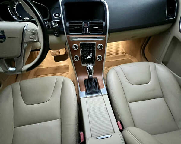 Вольво ХС60 2015 в Луцке на Automoto.ua Серый Вольво ХС60, объемом двигателя 2 л и пробегом 238 тыс. км за 15290 $, фото 22 на Automoto.ua