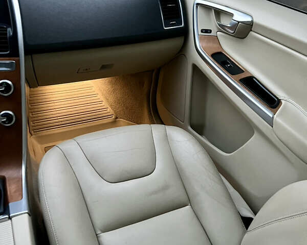 Вольво ХС60 2015 в Луцке на Automoto.ua Серый Вольво ХС60, объемом двигателя 2 л и пробегом 238 тыс. км за 15290 $, фото 26 на Automoto.ua