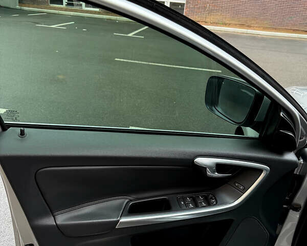 Сірий Вольво ХС60, об'ємом двигуна 1.97 л та пробігом 77 тис. км за 16700 $, фото 11 на Automoto.ua