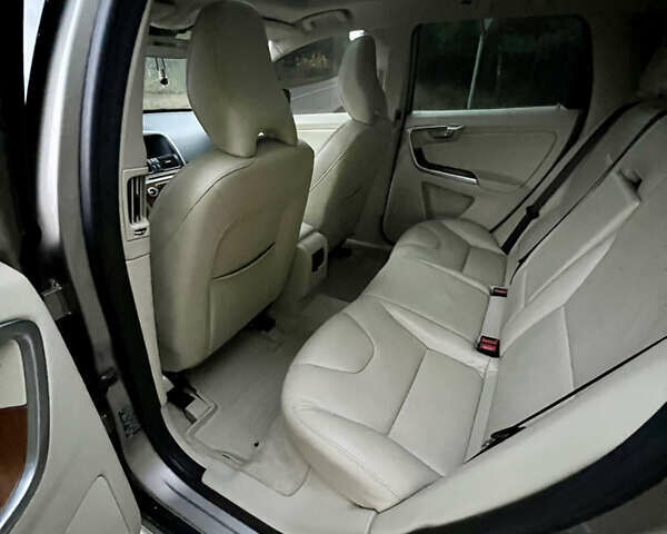 Вольво ХС60 2015 в Луцке на Automoto.ua Серый Вольво ХС60, объемом двигателя 2 л и пробегом 238 тыс. км за 15290 $, фото 30 на Automoto.ua