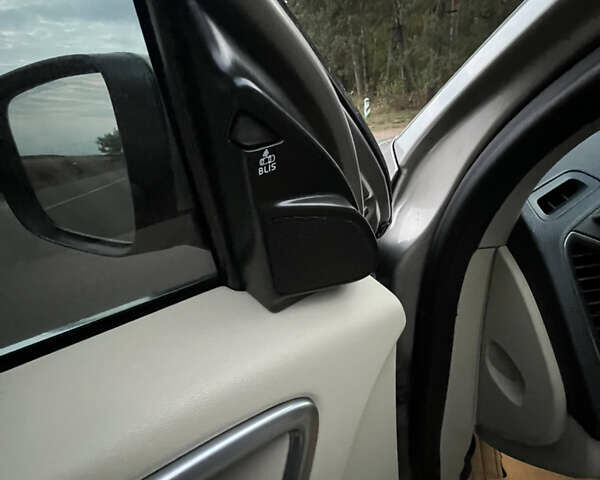 Вольво ХС60 2015 в Луцке на Automoto.ua Серый Вольво ХС60, объемом двигателя 2 л и пробегом 238 тыс. км за 15290 $, фото 31 на Automoto.ua