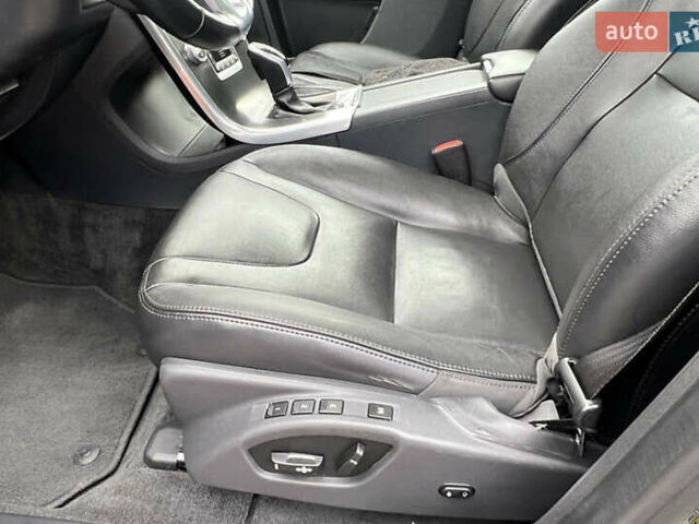 Вольво ХС60 2015 в Львове на Automoto.ua Серый Вольво ХС60, объемом двигателя 1.97 л и пробегом 116 тыс. км за 14300 $, фото 11 на Automoto.ua