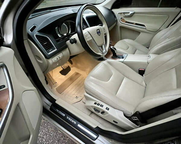 Вольво ХС60 2015 в Луцке на Automoto.ua Серый Вольво ХС60, объемом двигателя 2 л и пробегом 238 тыс. км за 15290 $, фото 33 на Automoto.ua