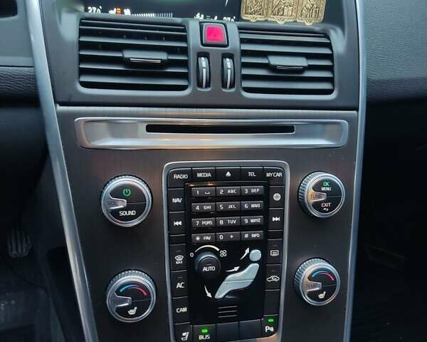 Сірий Вольво ХС60, об'ємом двигуна 2.5 л та пробігом 270 тис. км за 16000 $, фото 36 на Automoto.ua