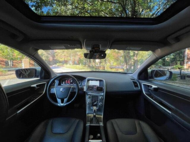 Вольво ХС60 2015 в Ивано-Франковске на Automoto.ua Серый Вольво ХС60, объемом двигателя 2 л и пробегом 71 тыс. км за 3800 $, фото 5 на Automoto.ua