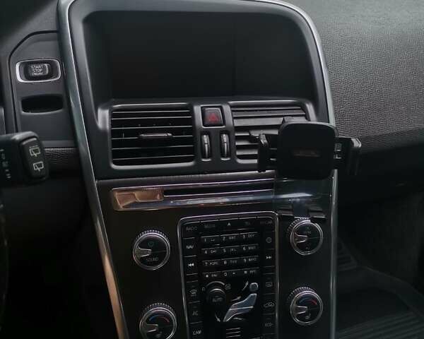 Сірий Вольво ХС60, об'ємом двигуна 2 л та пробігом 195 тис. км за 14000 $, фото 9 на Automoto.ua