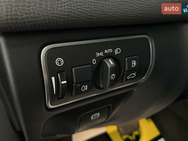 Сірий Вольво ХС60, об'ємом двигуна 1.97 л та пробігом 175 тис. км за 16300 $, фото 16 на Automoto.ua