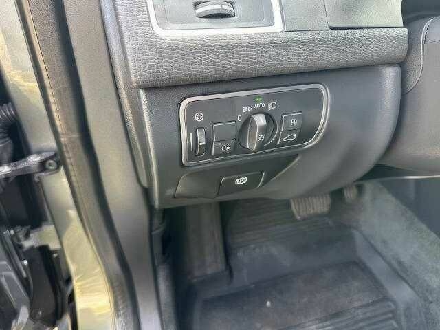 Серый Вольво ХС60, объемом двигателя 2 л и пробегом 110 тыс. км за 7500 $, фото 6 на Automoto.ua