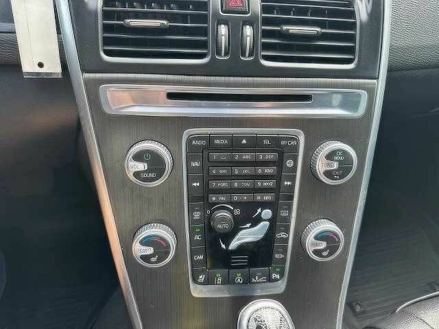 Серый Вольво ХС60, объемом двигателя 2 л и пробегом 110 тыс. км за 7500 $, фото 9 на Automoto.ua