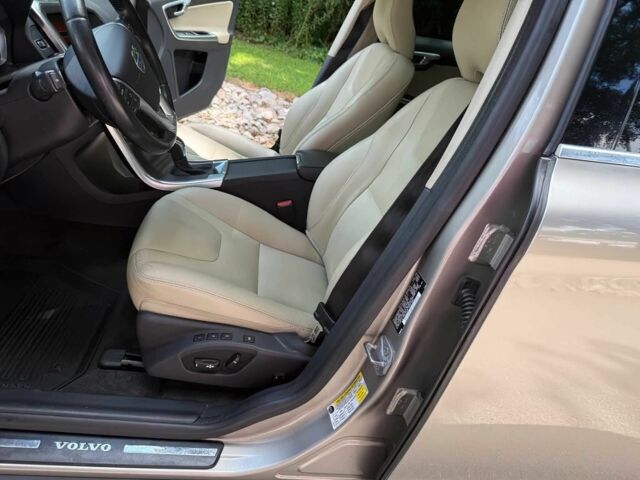 Серый Вольво ХС60, объемом двигателя 2 л и пробегом 75 тыс. км за 4000 $, фото 10 на Automoto.ua