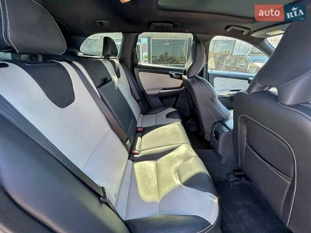 Серый Вольво ХС60, объемом двигателя 2 л и пробегом 165 тыс. км за 2900 $, фото 5 на Automoto.ua